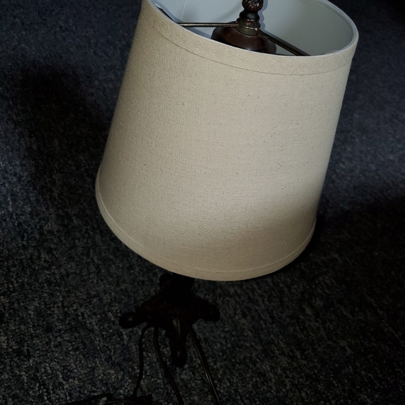 BEAUTIFUL CHEYENNE VICTORIAN STYLE LAMP ROSES - Picture 2 of 6